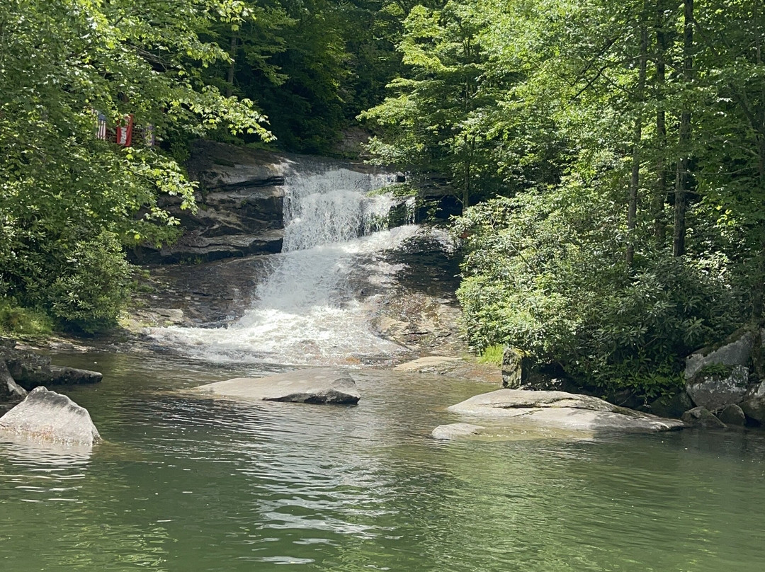 Lake Glenville Scenic Waterfall Cruises景点图片