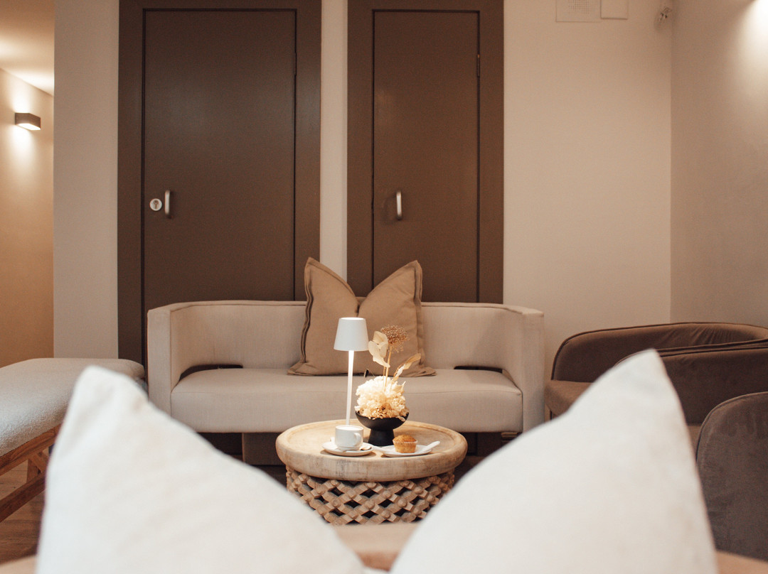 Ocean Breeze Hotel主图