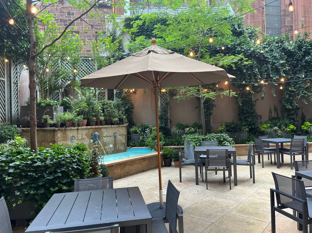 里滕豪斯酒店主图