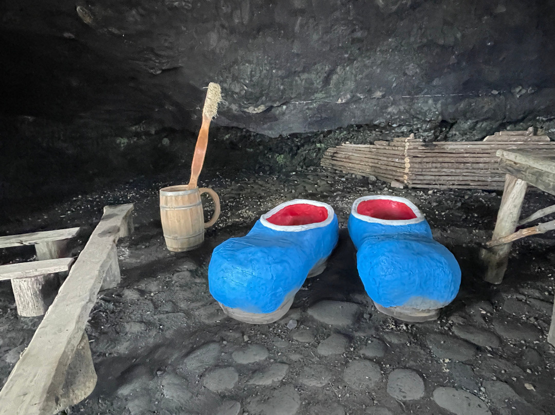 The Giantess in the Mountain-凯夫拉维克必去景点