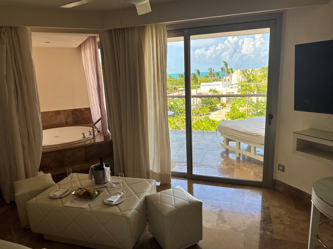 卓越集团女人海滩挚爱酒店-全包式主图