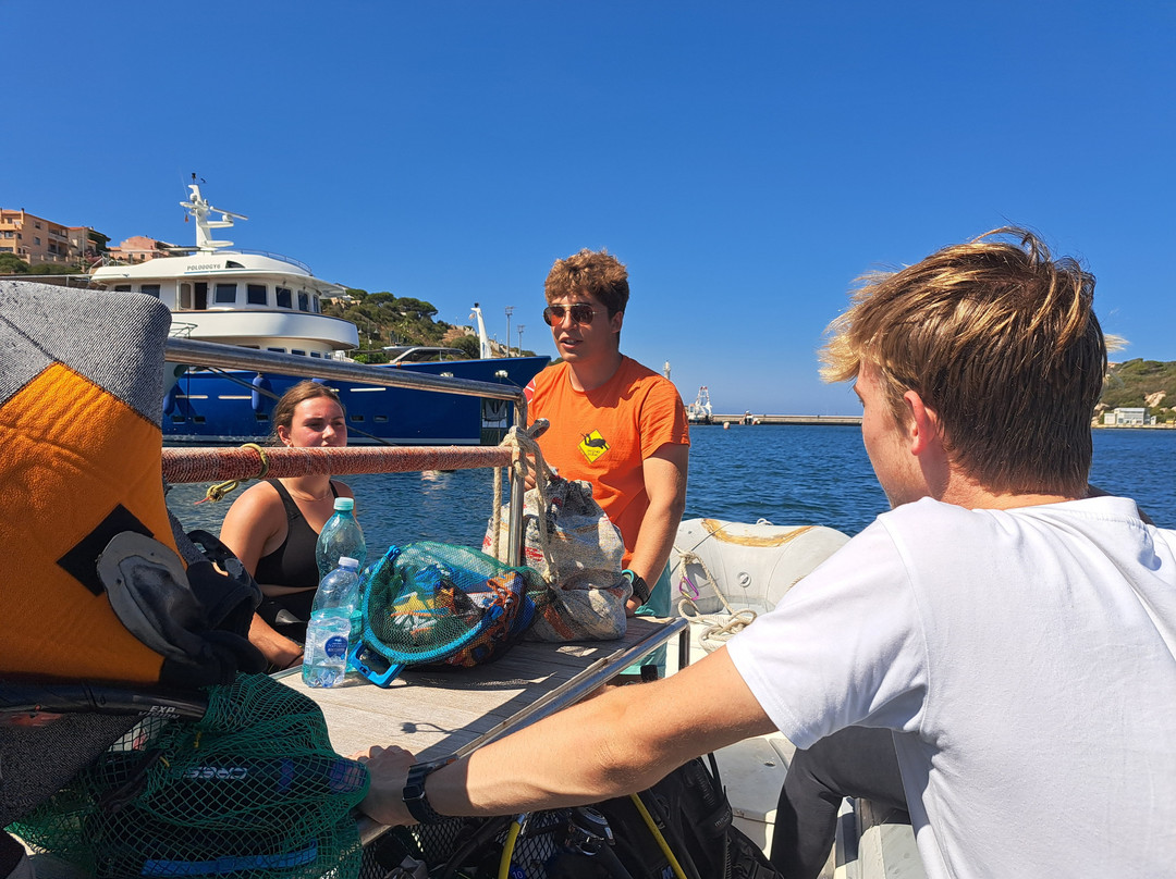 Blu Dive Center-圣特雷莎加卢拉必去景点