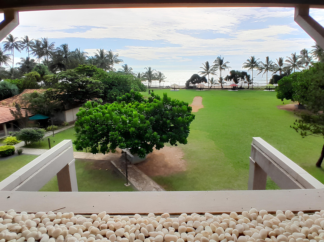 Laya Beach Hotel主图