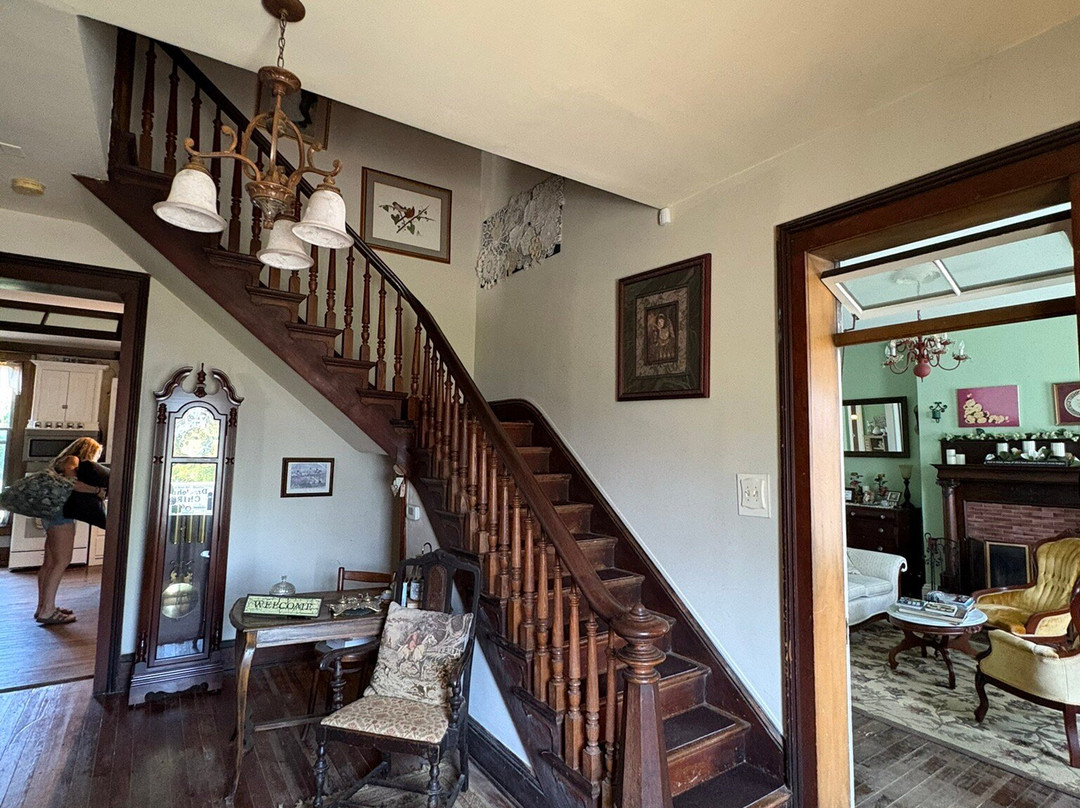 1818梅因大街住宿加早餐酒店主图