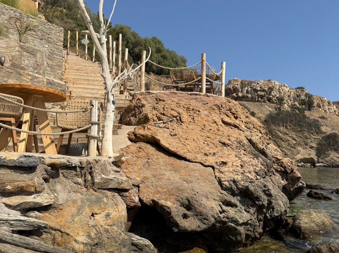 Chelidoni Beach-Palaiokastro必去景点