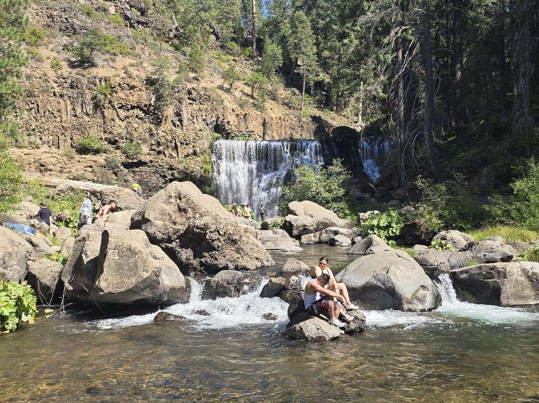 McCloud River’s Three Waterfalls-McCloud必去景点