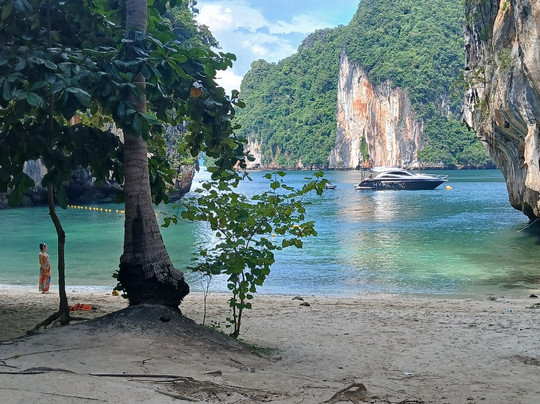 豪华游轮俱乐部之旅-查龙必去景点