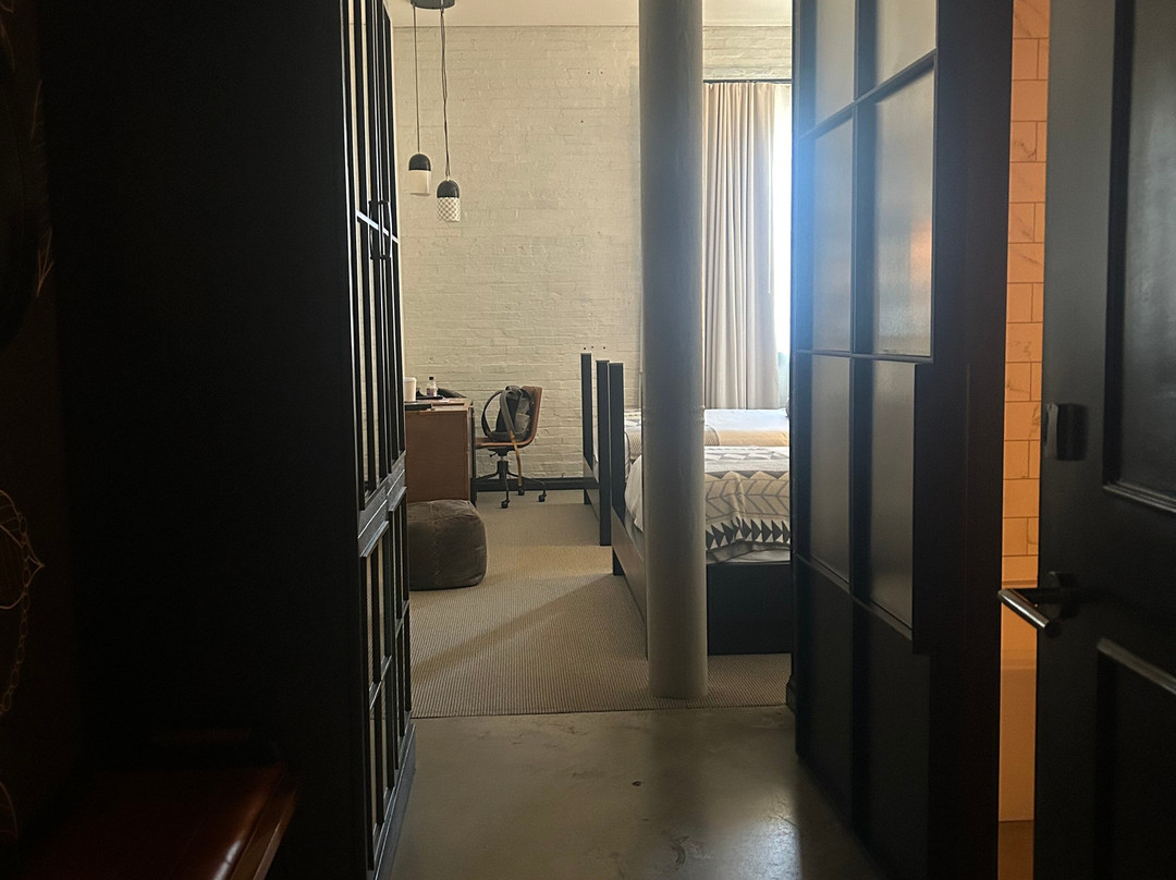 Crossroads Hotel主图