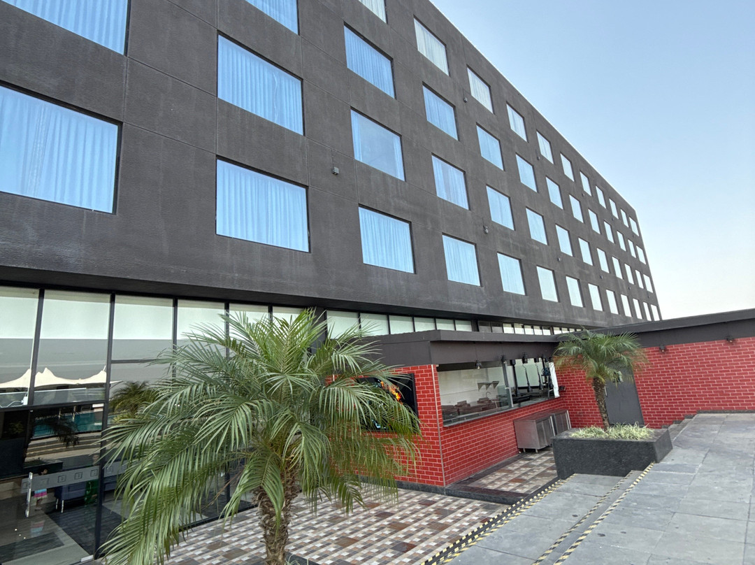 Essentia Luxury Hotel Indore主图