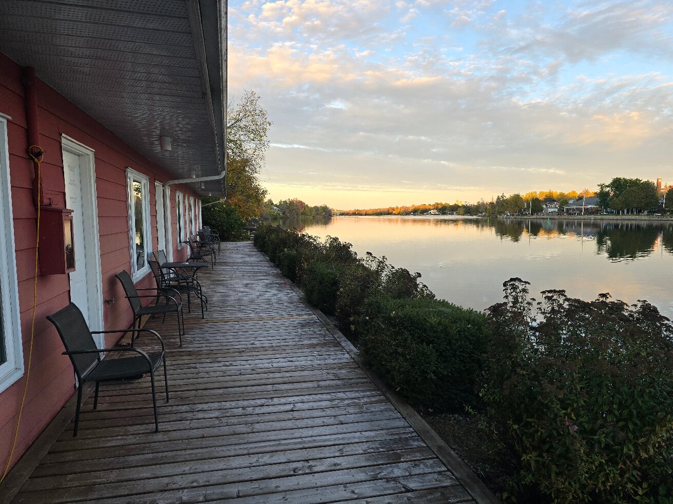 The Water's Edge Inn-官方