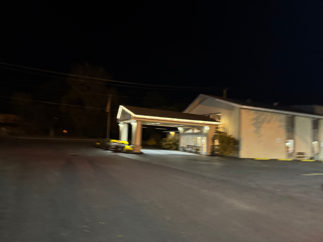 赫基默红屋顶客栈及套房主图