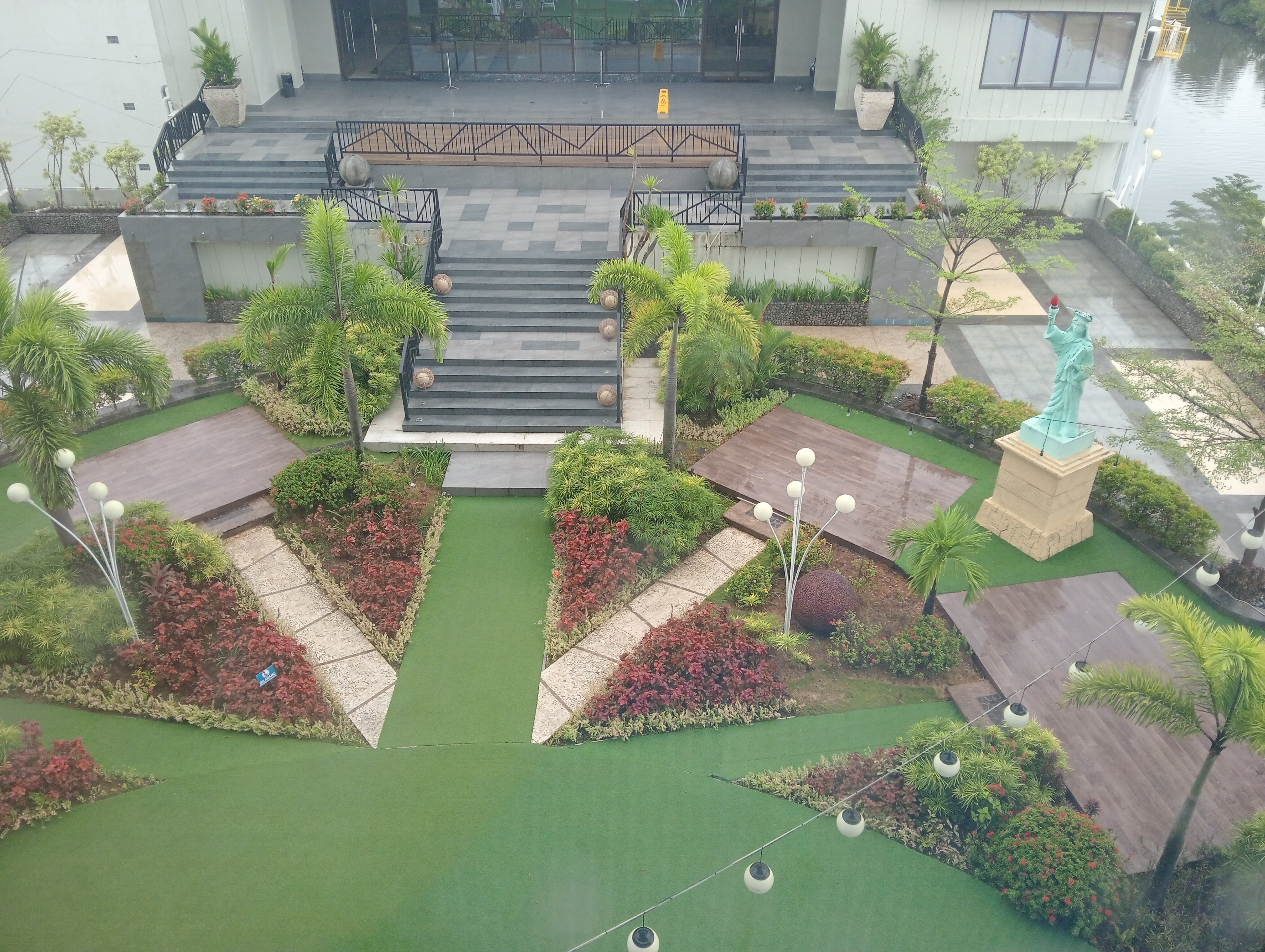 The Rinra Makassar-官方