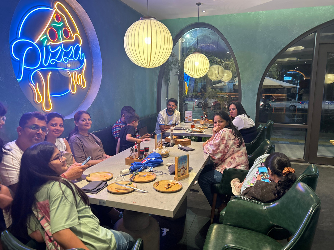 Le Four Steak & Pizza