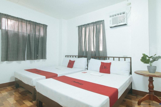 RedDoorz at Joel's Apartelle