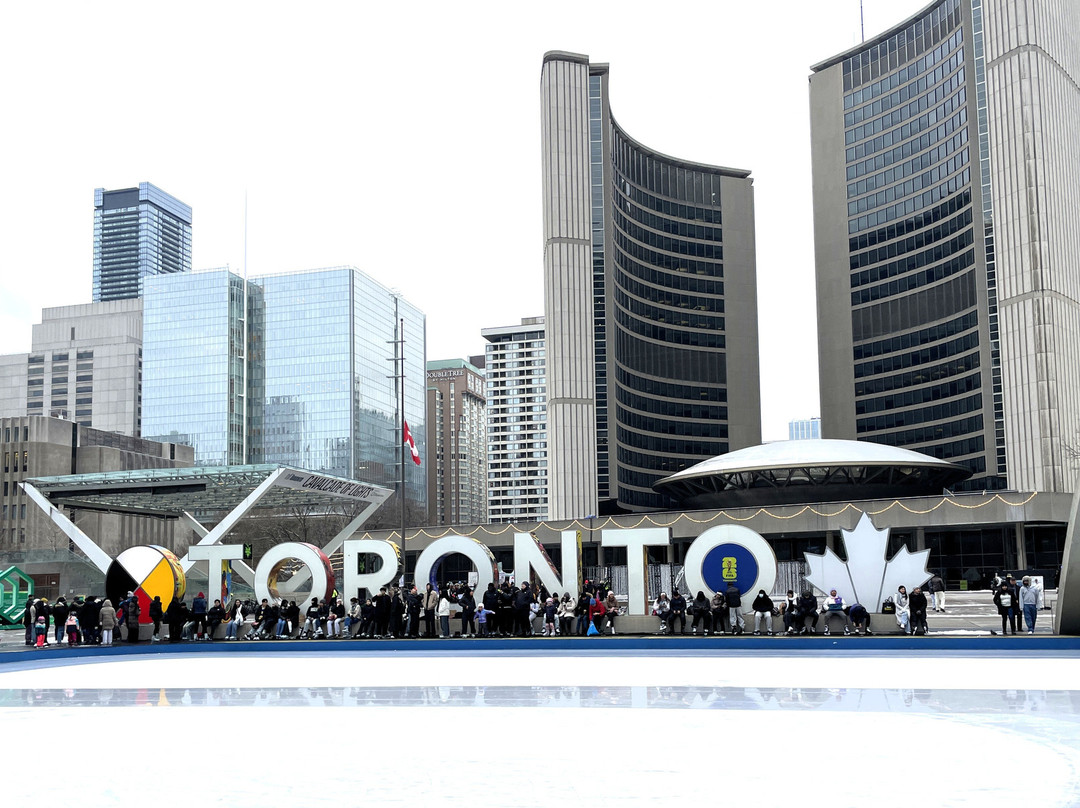 弥敦菲腊广场-多伦多必去景点