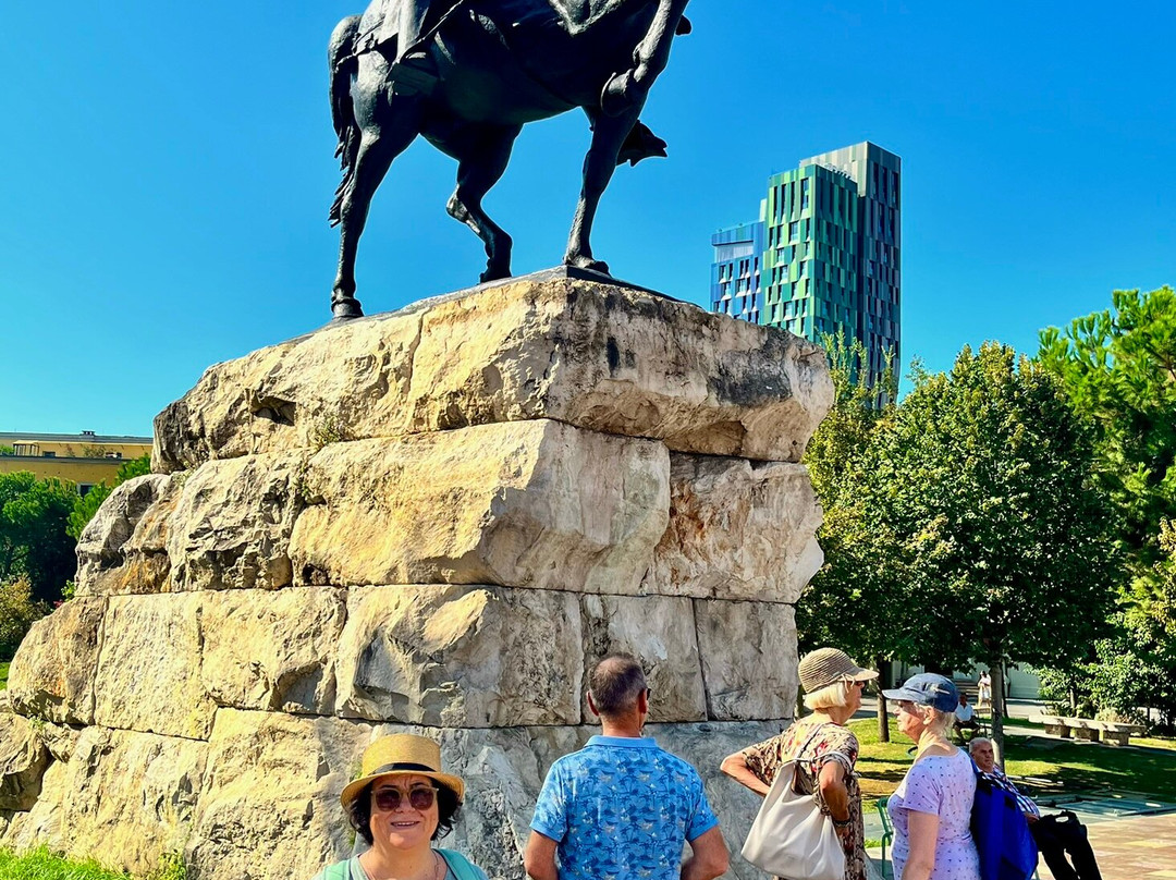 Skanderbeg Statue-地拉那必去景点
