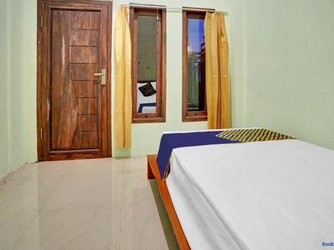 Spot On 90537 De Wisma Emas