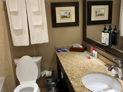 Pillar and Post主图