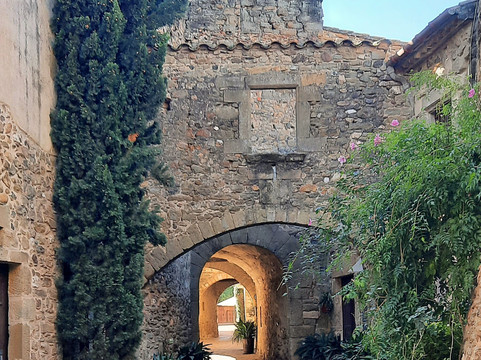 Plaça Major-Monells必去景点