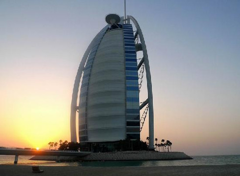 迪拜卓美亚帆船酒店主图