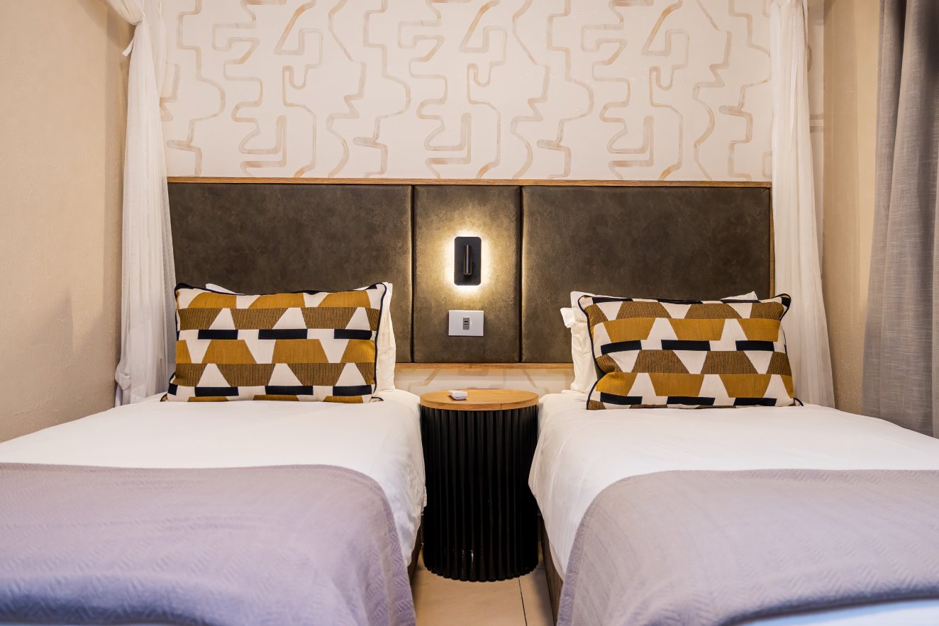 克里斯塔祈祷之景酒店-客卧