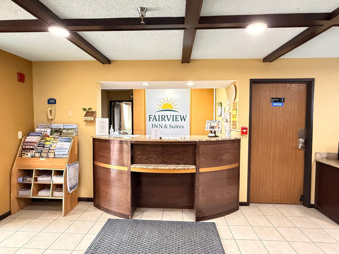 怀特沃特速8酒店主图