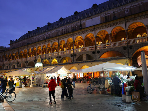Piazza delle Erbe-帕多瓦必去景点