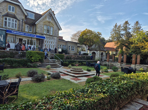 The Caledonian Island Hotel