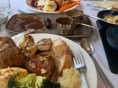 阿斯特利河畔酒店主图