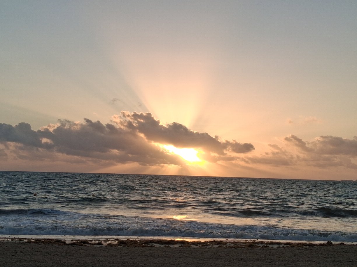 拉丁裔里乌酒店-限成人-全包-泳池