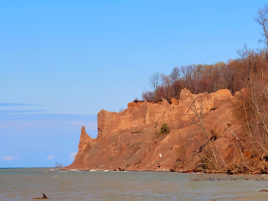 Chimney Bluffs State Park