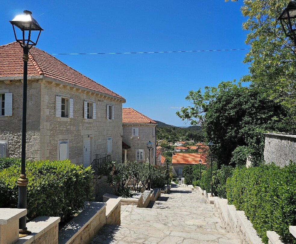 Brač - Nerežišća - Central Dalmatia Croatia - Theme Trails