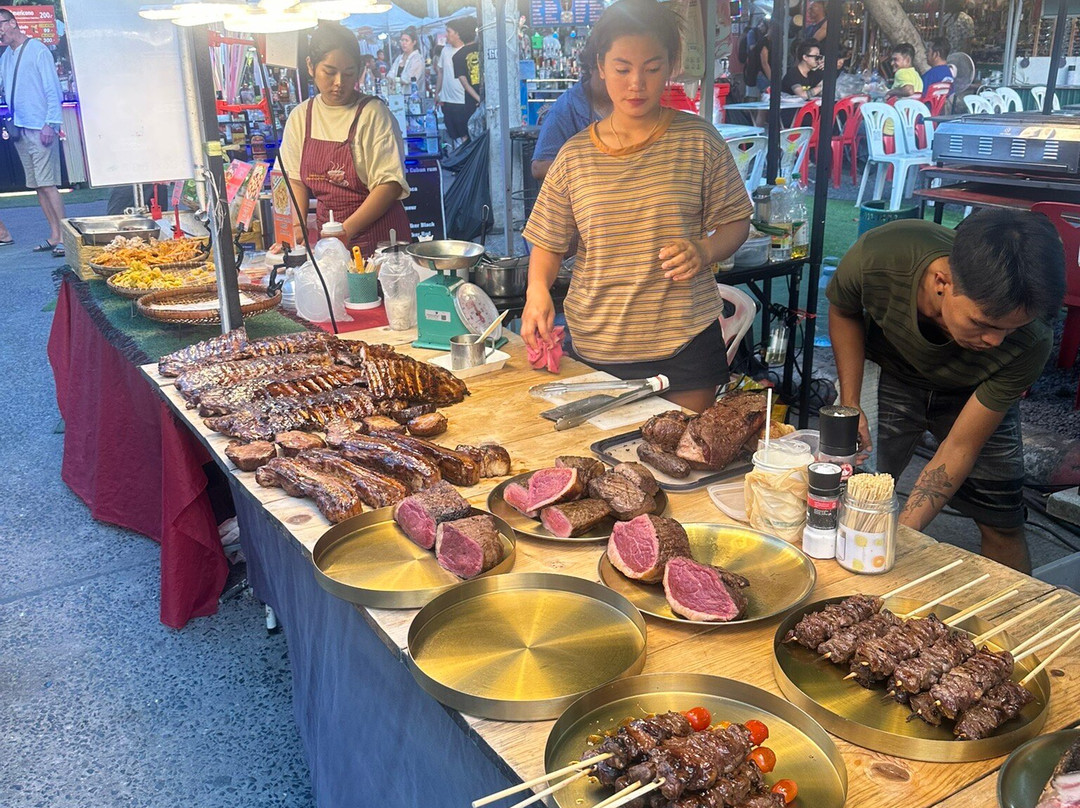 Nathon Night Food Market-红统必去景点