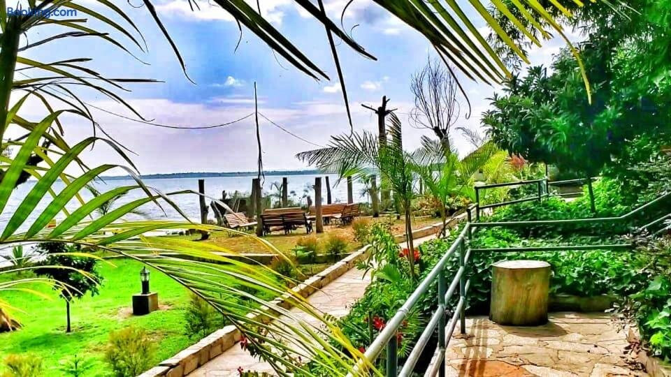 Gipir and Labongo Safari Lodge