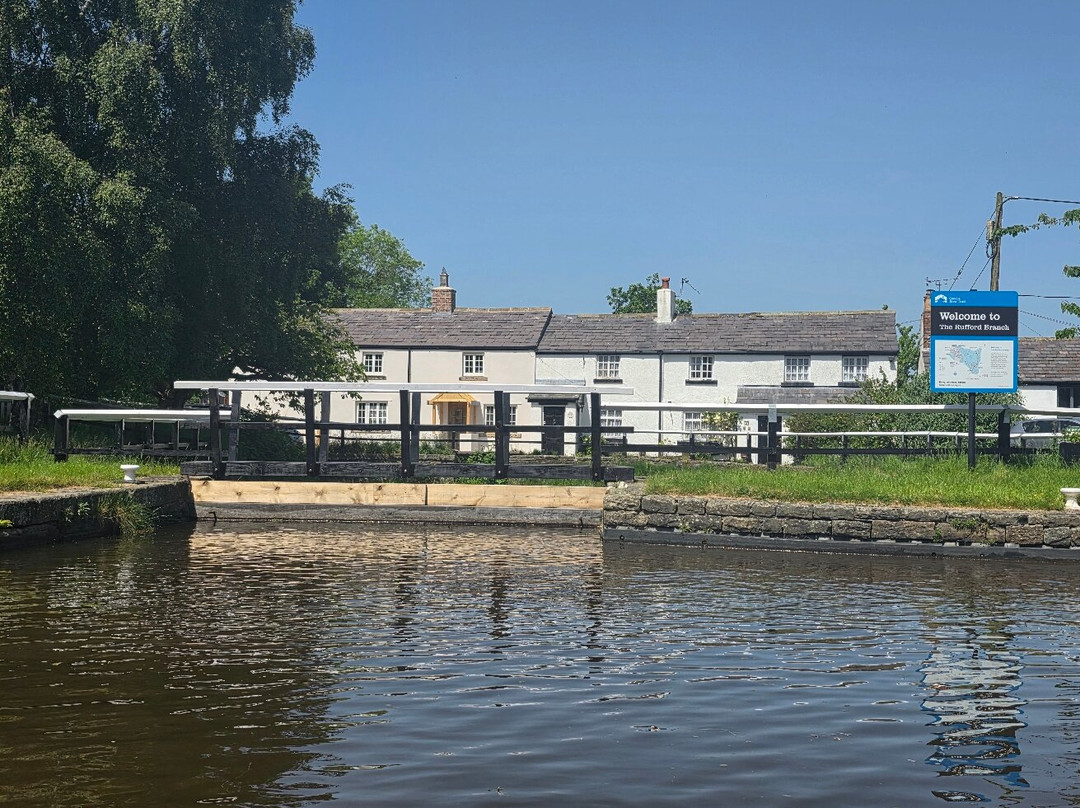 Lancashire Canal Cruises-Burscough必去景点