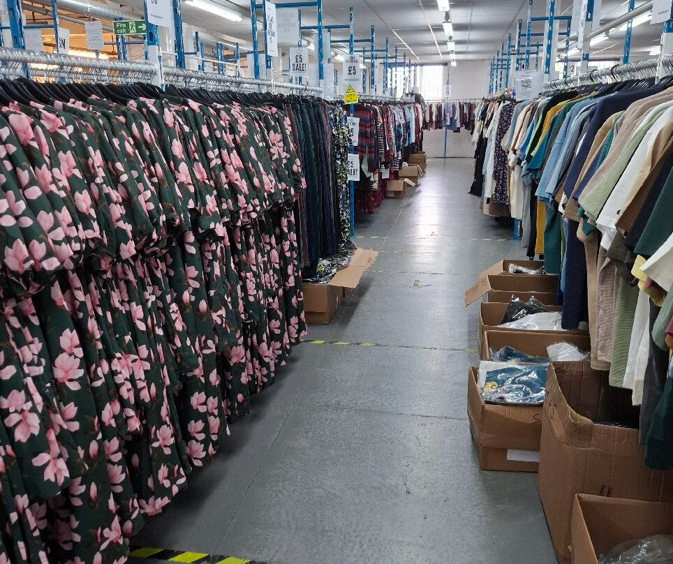 Trafford Ladies Clothing Outlet-欣克利必去景点