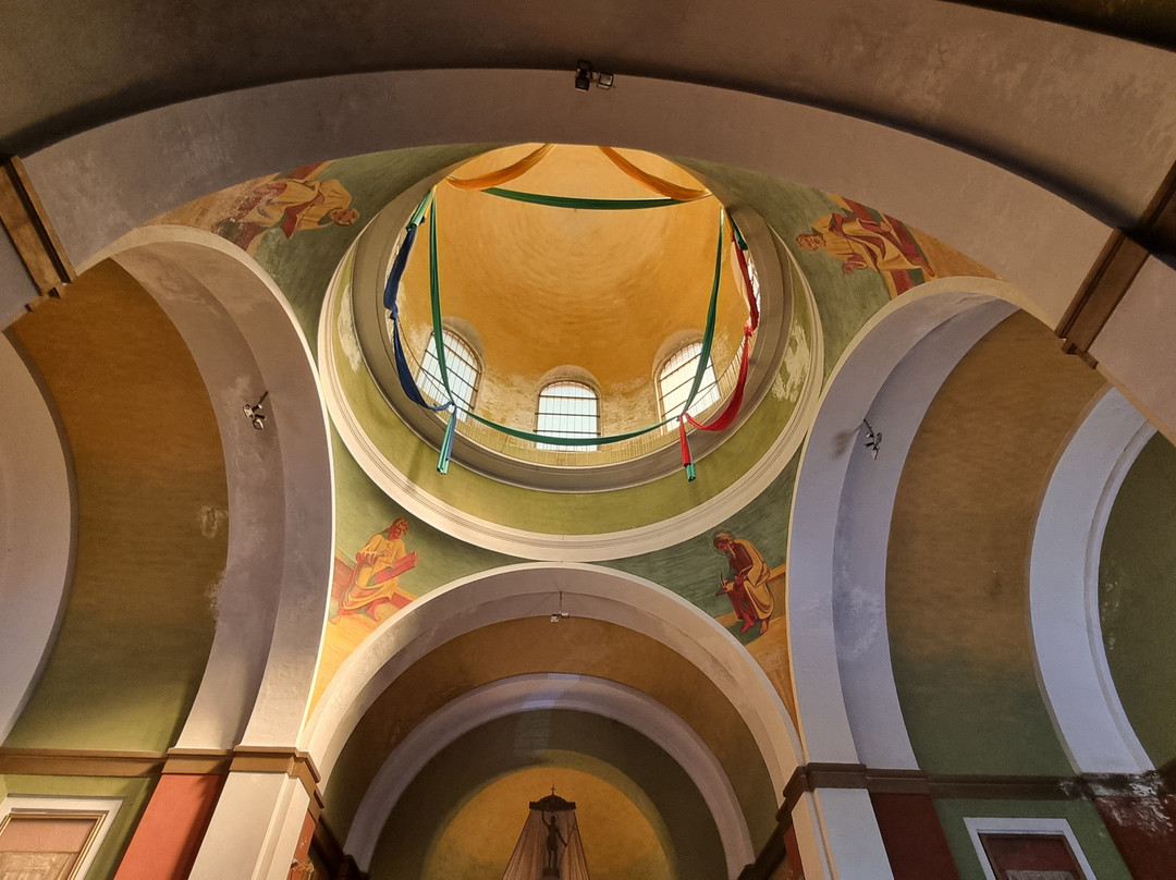 Chiesa di Sant'Ambrogio-Laveno-Mombello必去景点