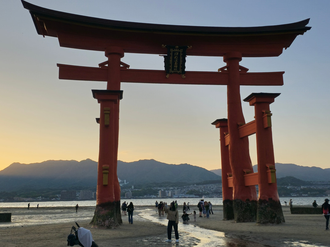 Itsukushima Shrine Torii-廿日市市必去景点