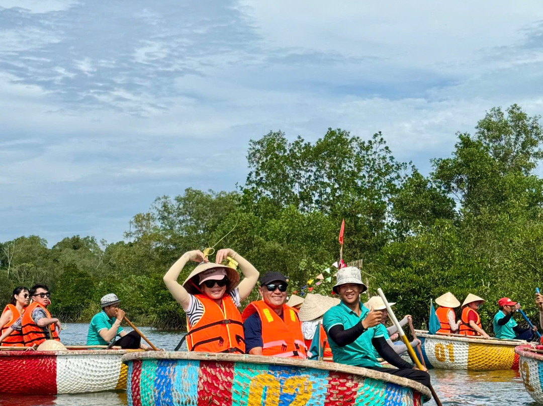 Basket Boat Tour & Kayak Tour Dynasty Phu Quoc