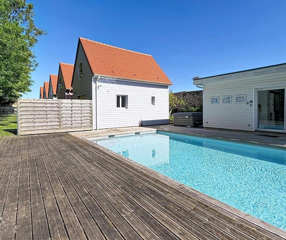 Les 5 Lodges du Chateau - Piscine & Jacuzzi