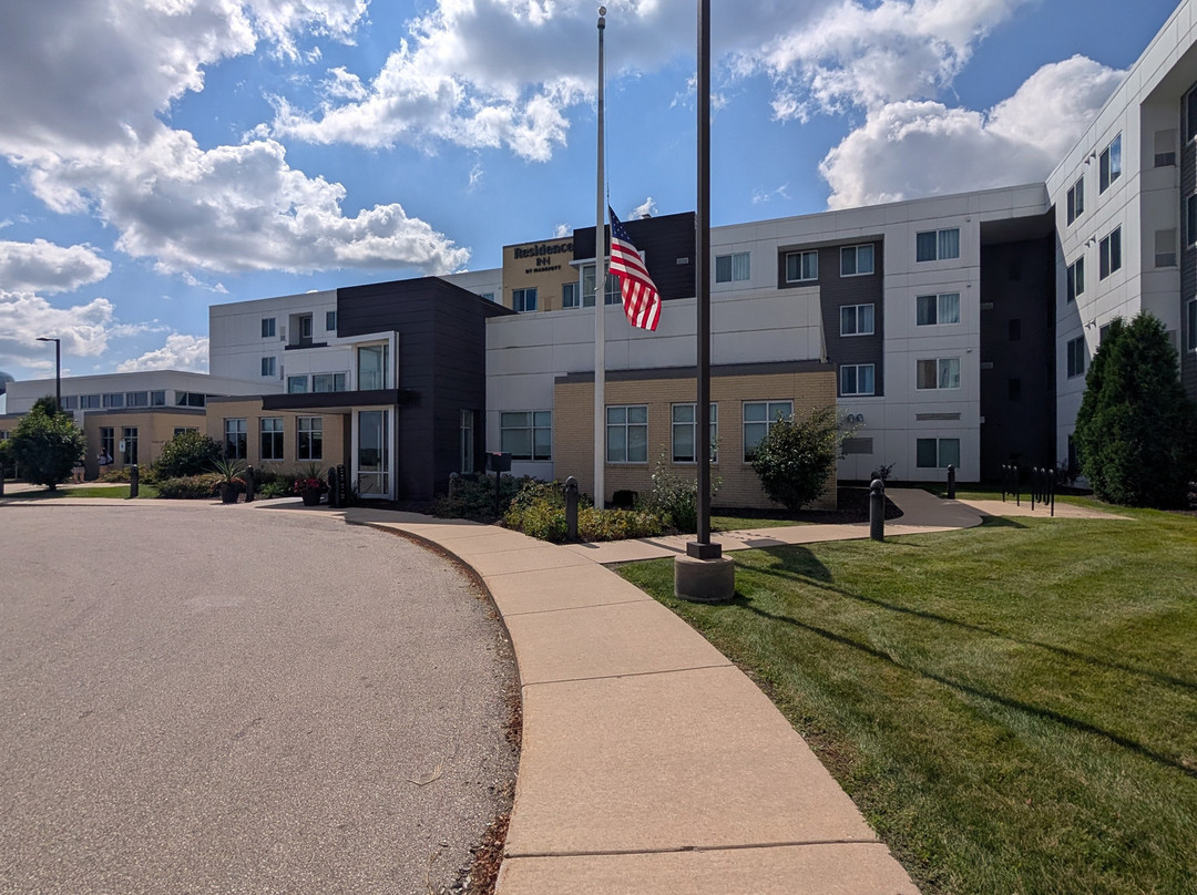 Residence Inn Milwaukee West主图