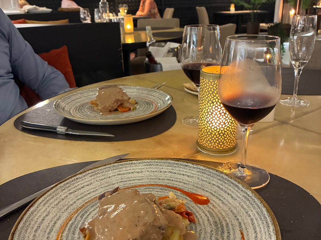 H10蒂曼法亚皇宫酒店主图