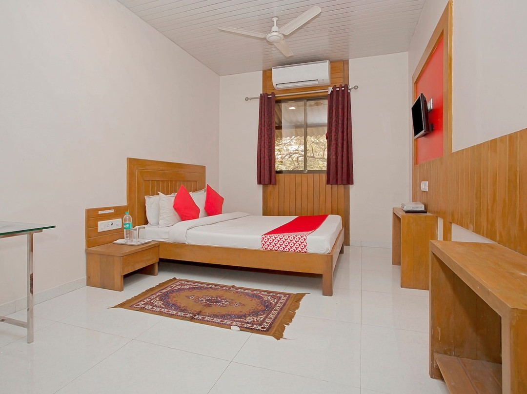 OYO 23666 Anuha Hotel