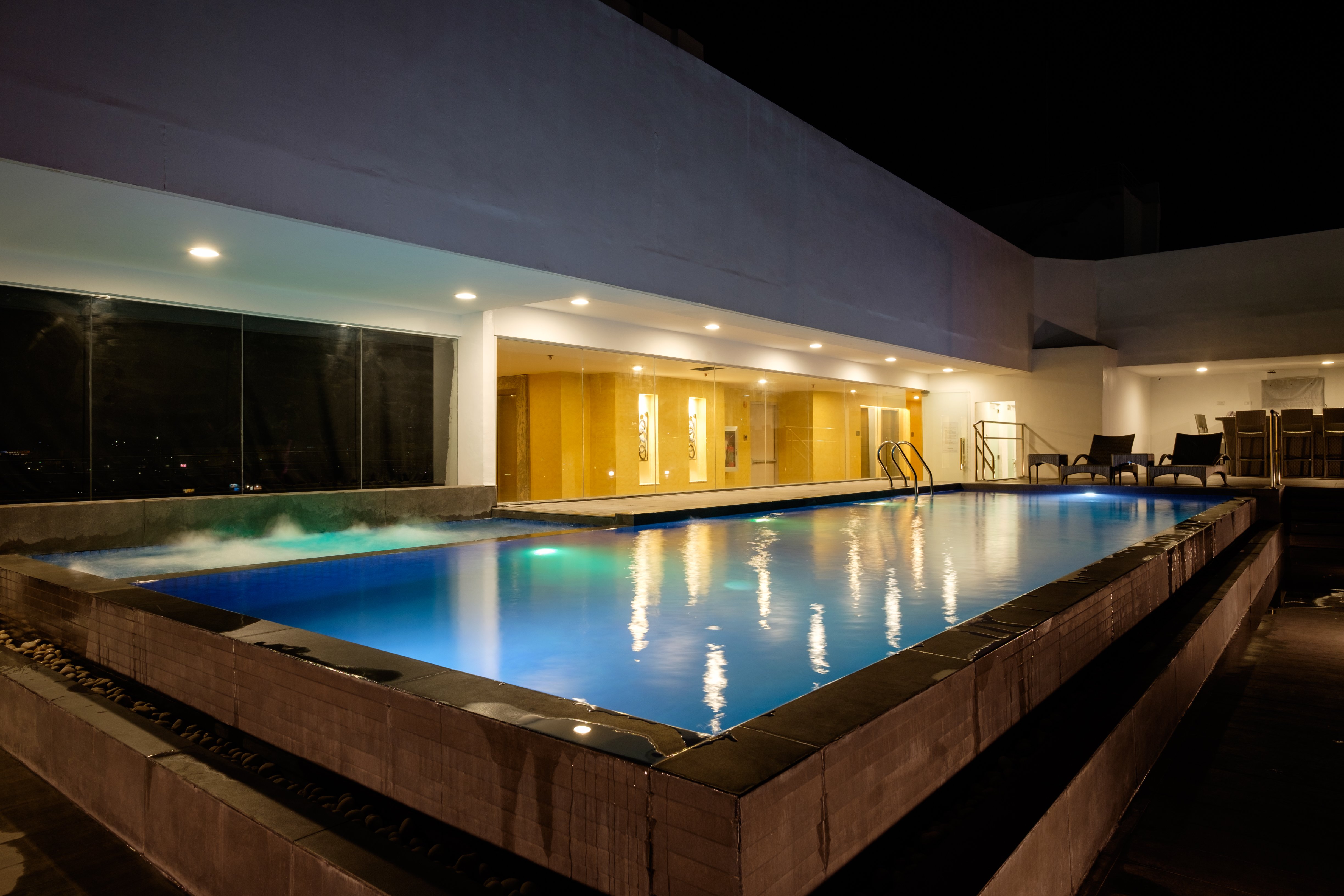 One Central Hotel & Suites-官方