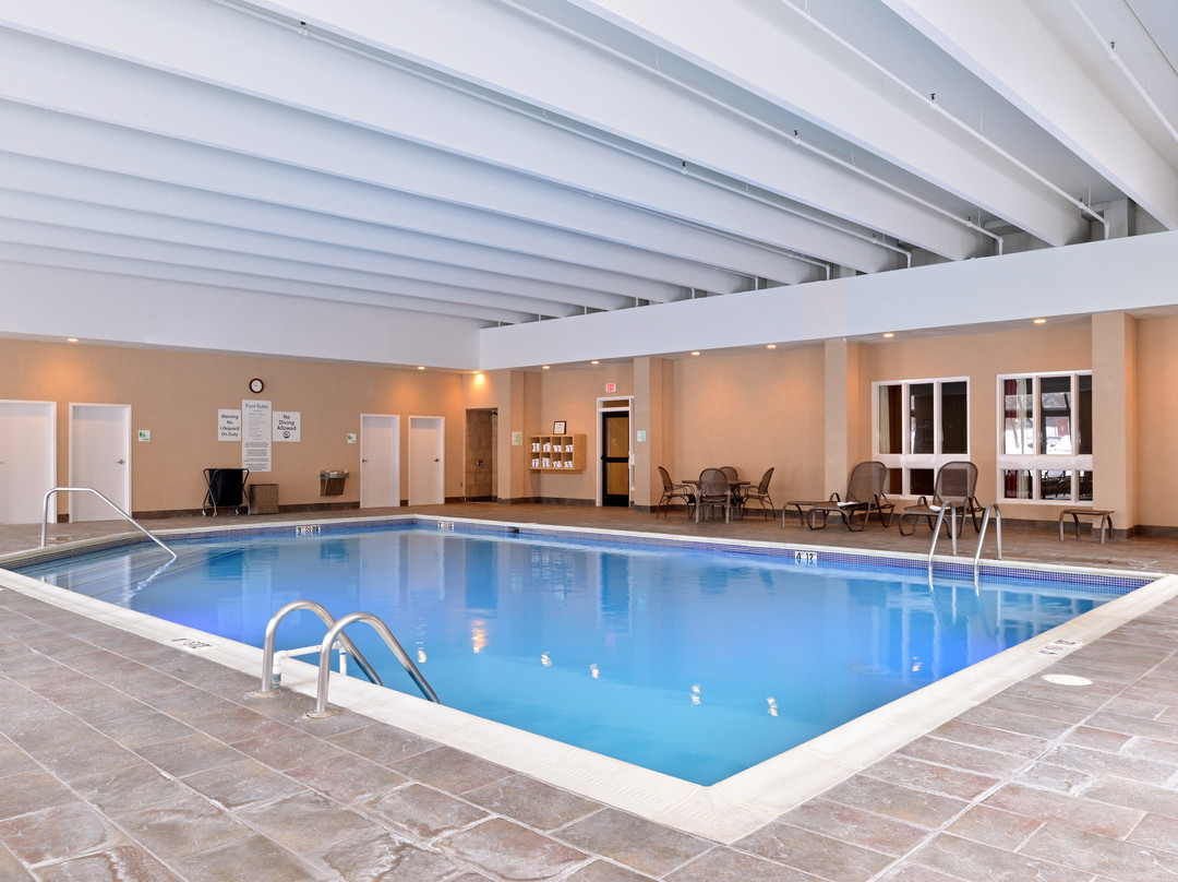 新伦敦假日酒店主图