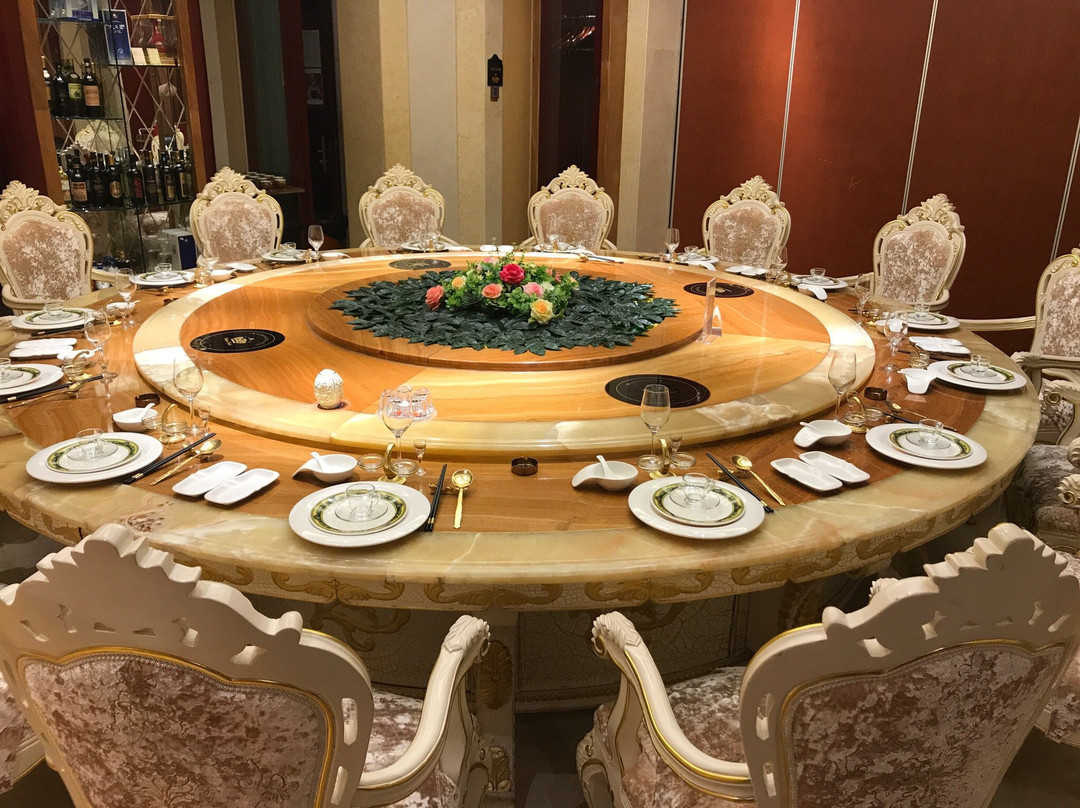 白金汉爵大酒店主图