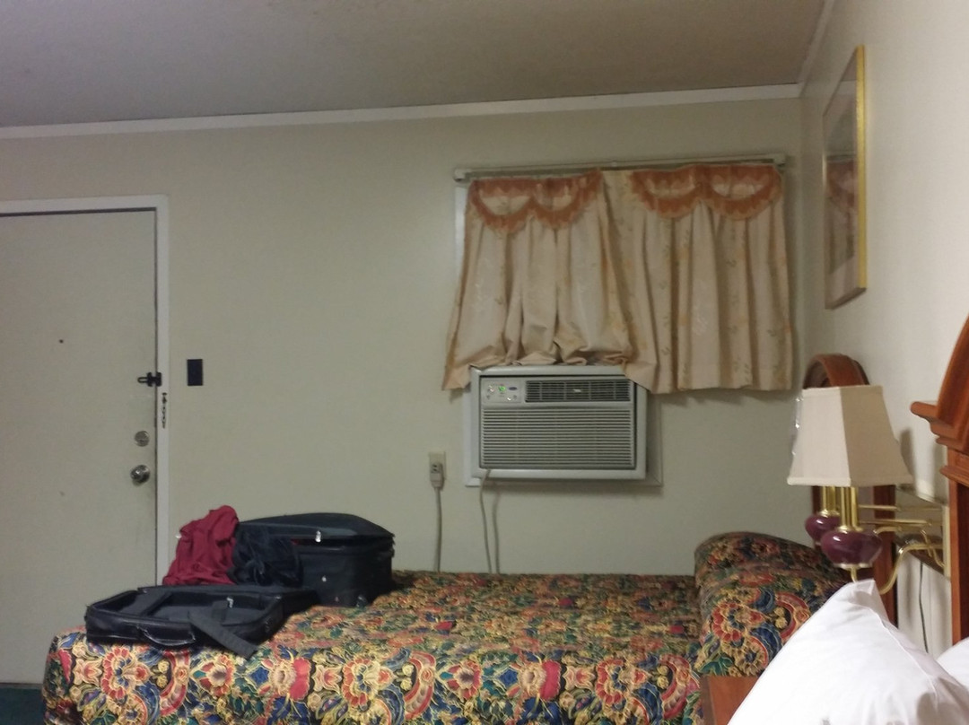 Hill Country Inn & Suites