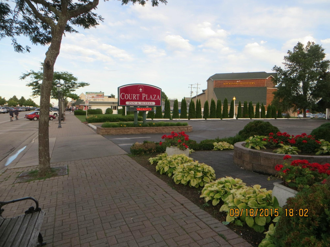 Court Plaza Inn & Suites