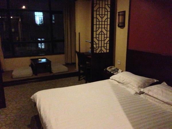 唯庭轻居酒店(上海南站罗秀路地铁站店)-客卧