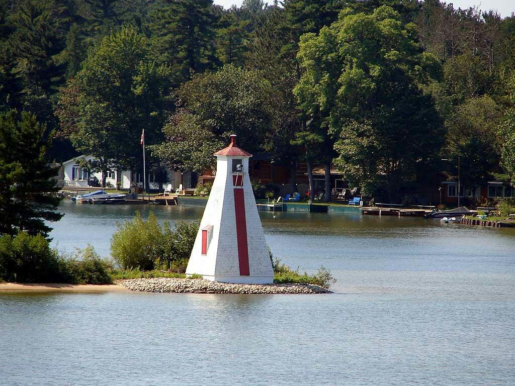 Pointe Aux Pins Range Lighthouses景点图片